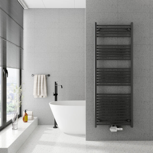 Radiatorconnect Roma Handdoekradiator Zwart – Breedte 600 mm | Middenaansluiting – RAL 9005 1 Radiatorconnect Roma zwarte handdoekradiator breedte 400 500 en 600mm middenaansluiting RAL 9005