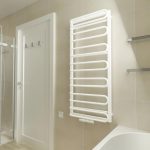Afrodyta Wit Breedte 530 mm badkamerradiator met middenaansluiting